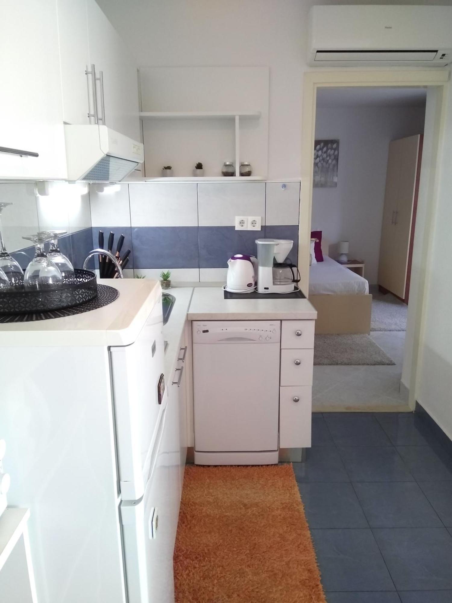 Apartment Marinka Viskovic *